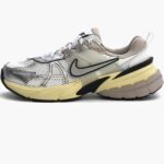 Кросівки жіночі Nike Wmns V2k Run (FD0736-100)