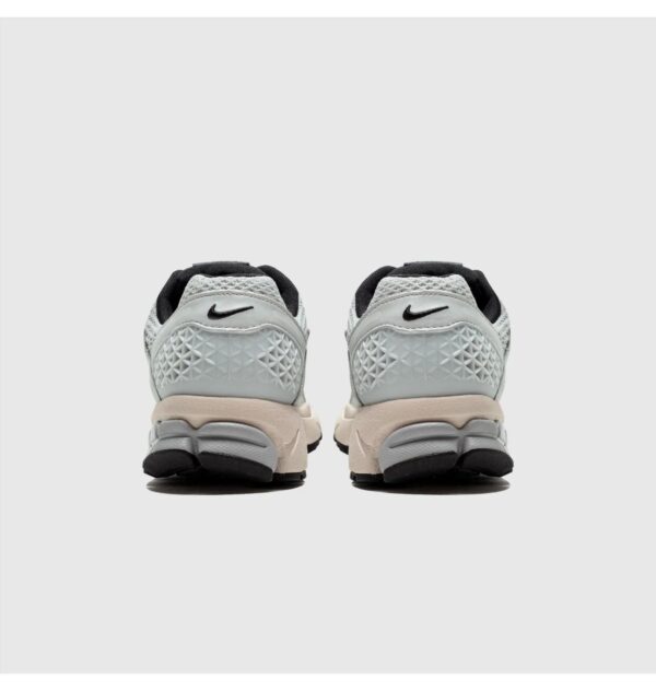 Кросівки жіночі Nike Wmns Zoom Vomero 5 White (FN6742-002)