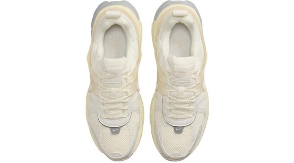 Кросівки жіночі Nike V2k Run "Pale Ivory" (HQ1512-110)