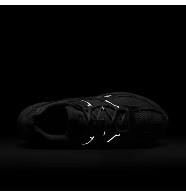 Кросівки чоловічі Nike V5 Rnr White Black Metallic Silver (HQ7901-101)