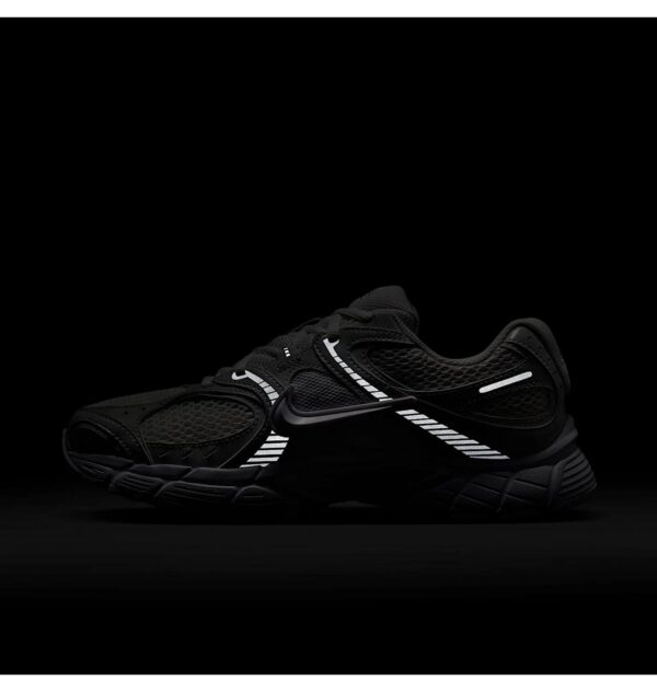 Кросівки чоловічі Nike V5 Rnr White Black Metallic Silver (HQ7901-101)