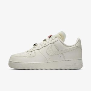 Кросівки жіночі Nike Air Force 1 Lo Prm (DN5463-001)